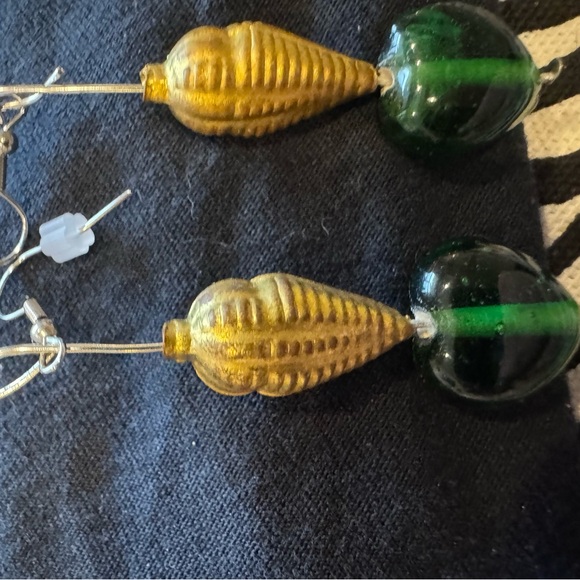 Jewelry - Green Glass Heart Earrings